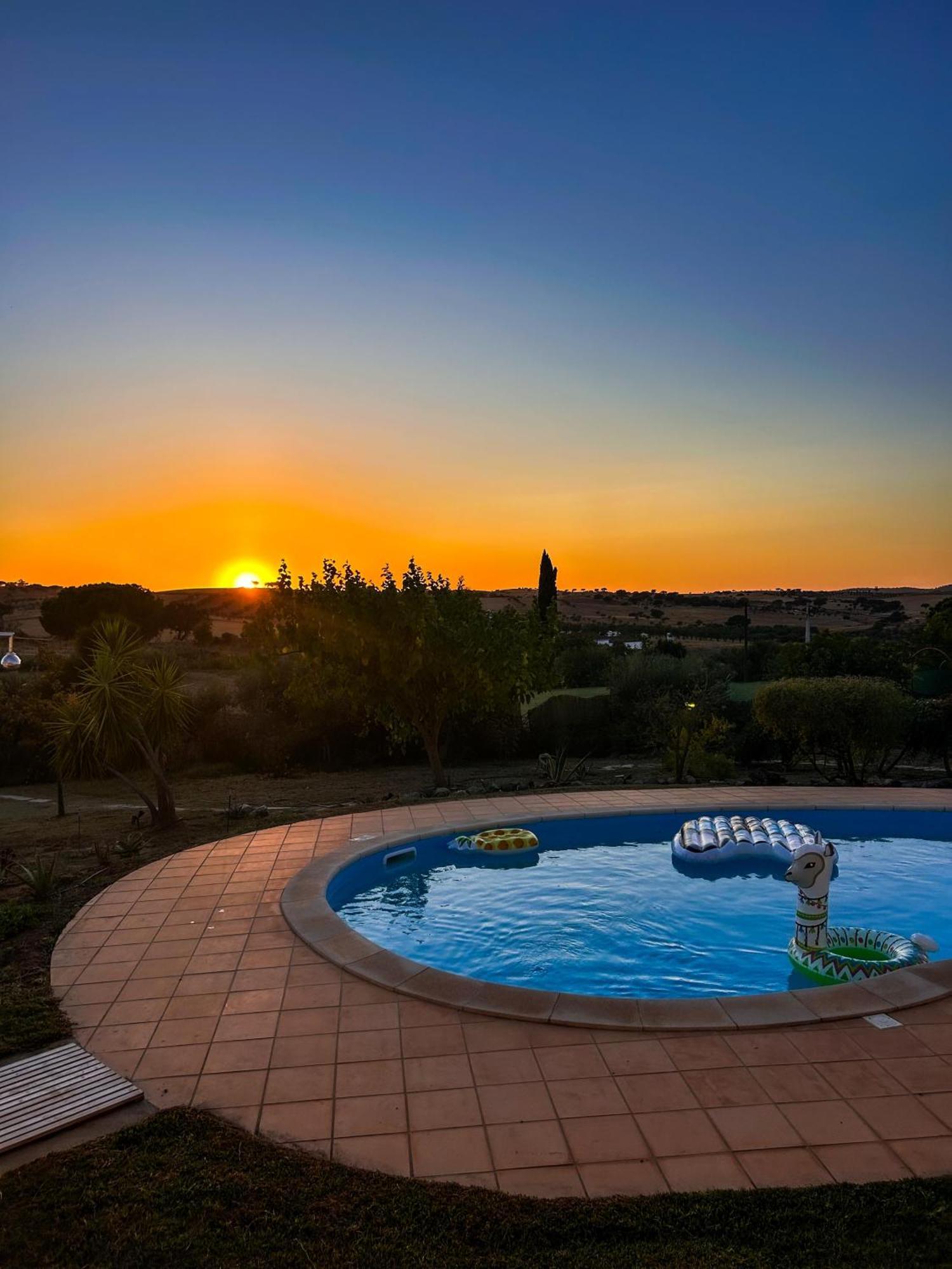 Pôr-do-sol Villa São Pedro do Corval Extérieur photo